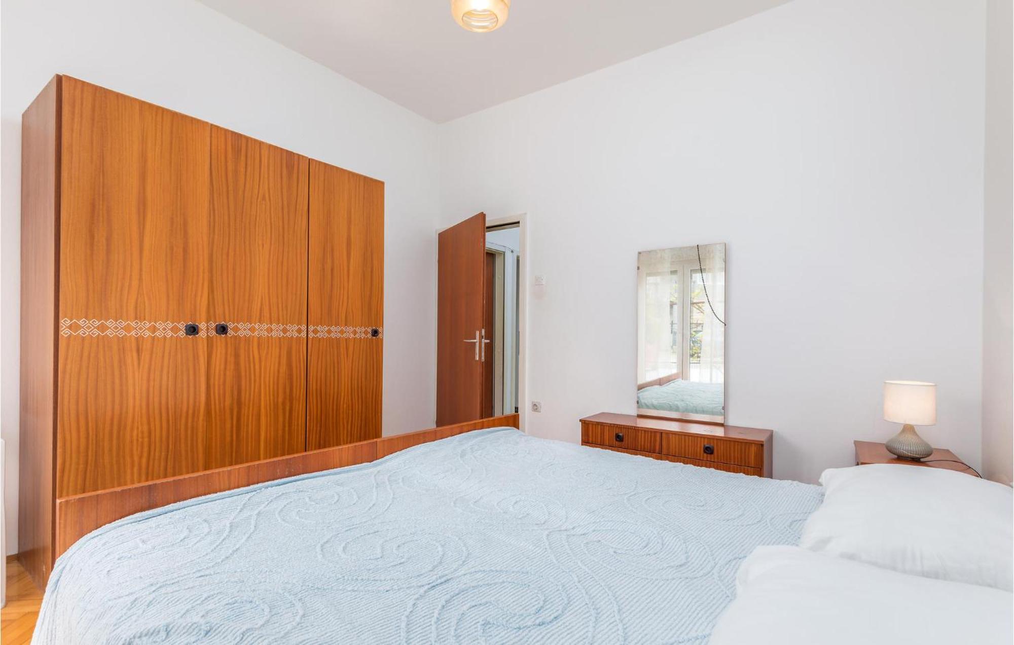 Lovely Apartment In Fazana With Kitchen Екстериор снимка