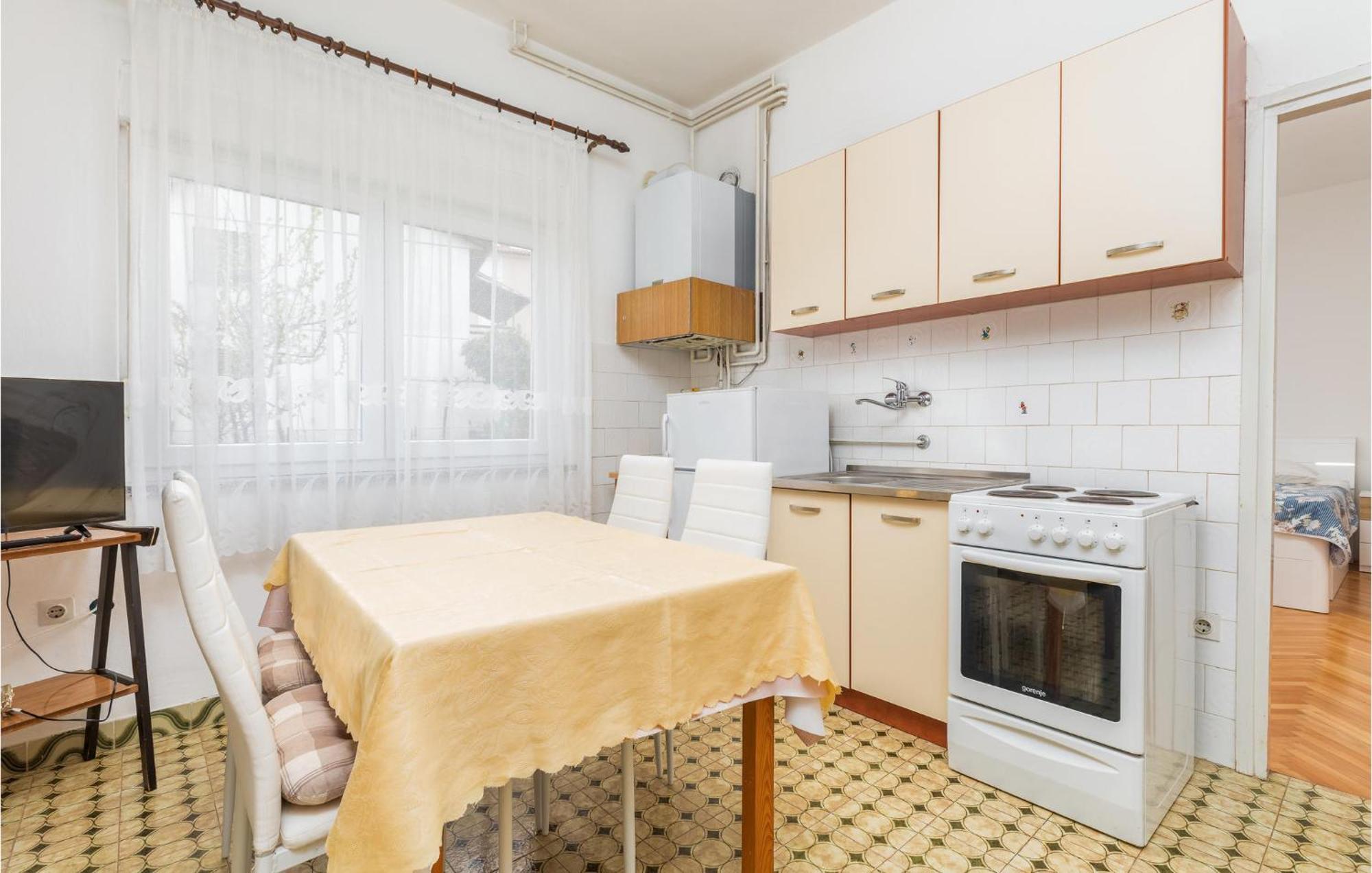 Lovely Apartment In Fazana With Kitchen Екстериор снимка